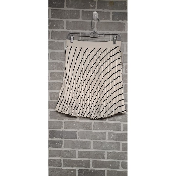 Kalani Hilliker Dresses & Skirts - Kalani Hilliker Alyce Womens Stripes Pleated Wiast elastic Skirt Size Medium NWT
